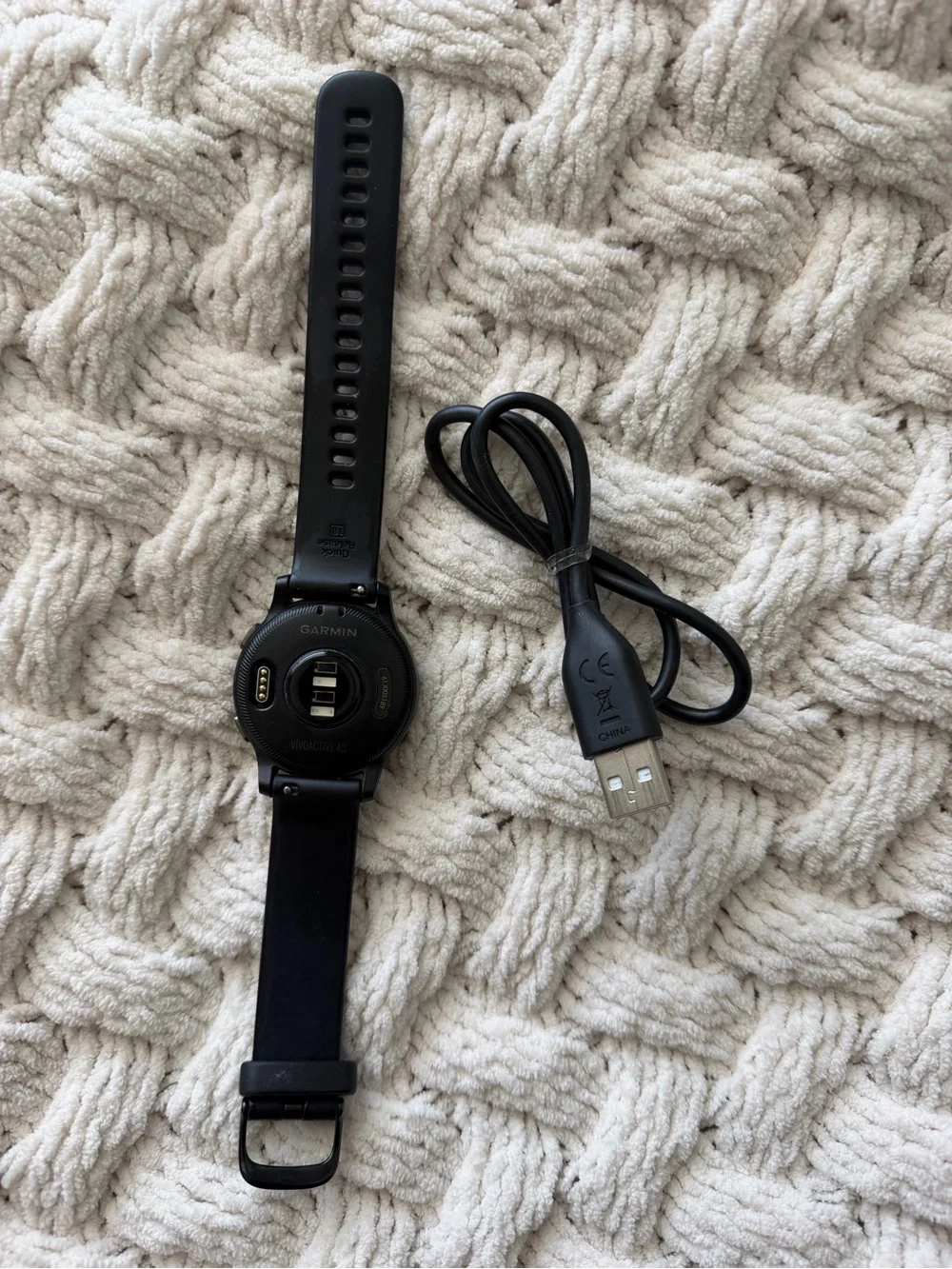 garmin Black Round Smartwatch with USB Charging Cable